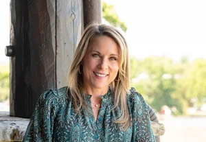 Lori Robertson, leadership and communication coach, gives keynote address at the 2025 Fall OWL Luncheon.